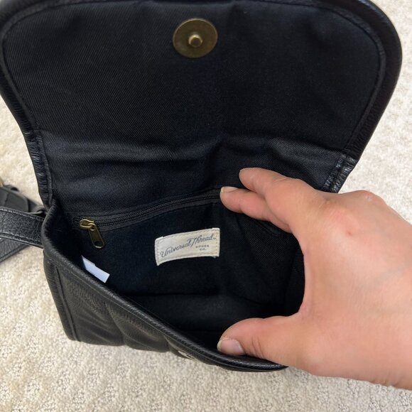 Universal Thread Black Quilted Crossbody Bag Faux Leather Bronze Hardware Chic - Picture 5 of 6